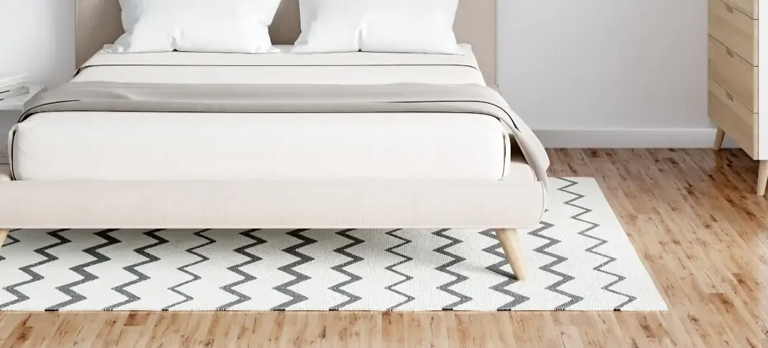 Schimmel unter dem Bett